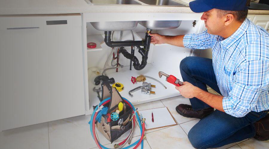 Expert burst pipe repair services in Wakonda, SD